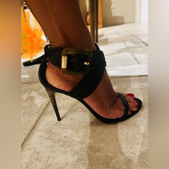 ELEGANT BURBERRY LONDON’S SANDALS - Picture 7 of 8